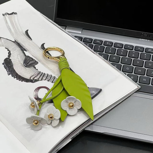 LWE Chamomille Grey flower charm