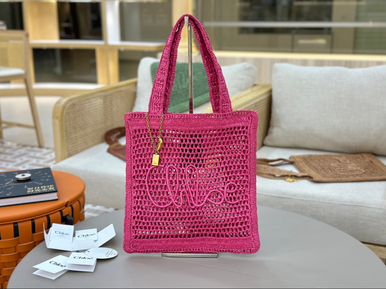 Banana Tote Bag In Raffia Fucshia