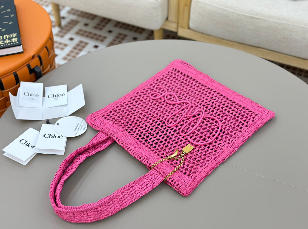 Banana Tote Bag In Raffia Fucshia