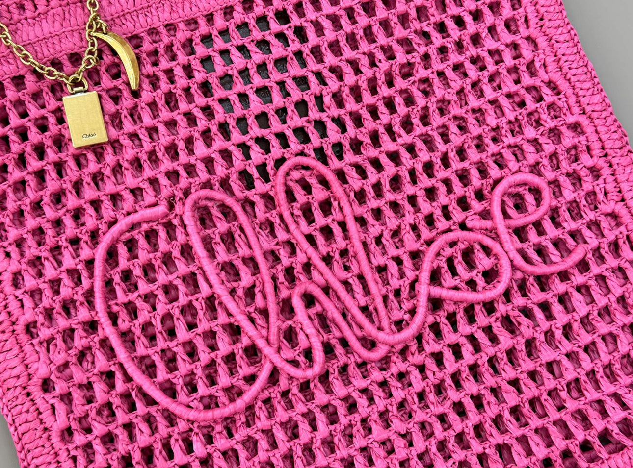 Banana Tote Bag In Raffia Fucshia