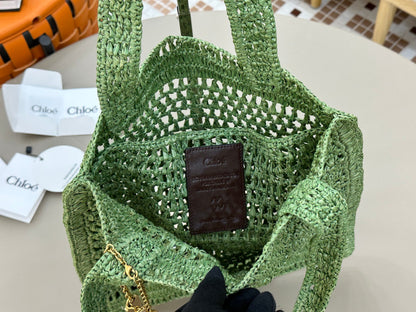Banana Tote Bag In Raffia Green