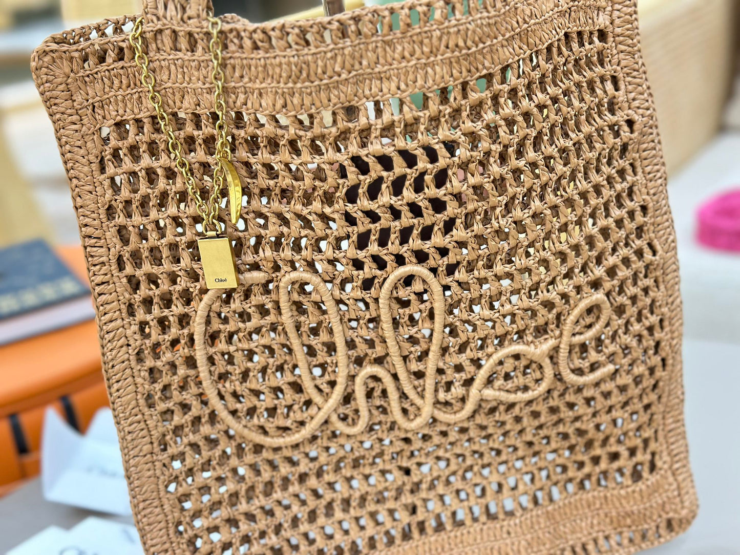 Banana Tote Bag In Raffia Sand
