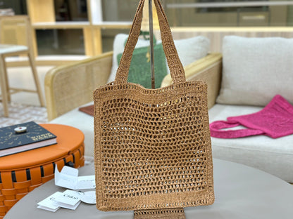 Banana Tote Bag In Raffia Sand