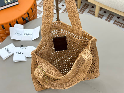 Banana Tote Bag In Raffia Sand