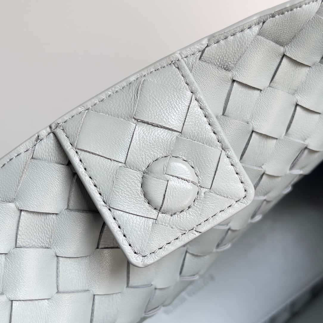 BOTTEGA VENETA Andiamo Medium Bag Agate Grey