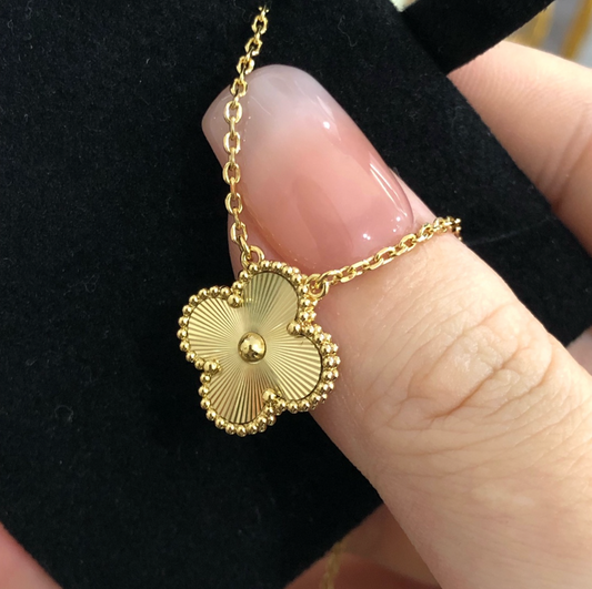 VAN CLEEF & ARPELS Vintage Alhambra Pendant 18K Solid Gold