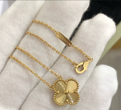 VAN CLEEF & ARPELS Vintage Alhambra Pendant 18K Solid Gold
