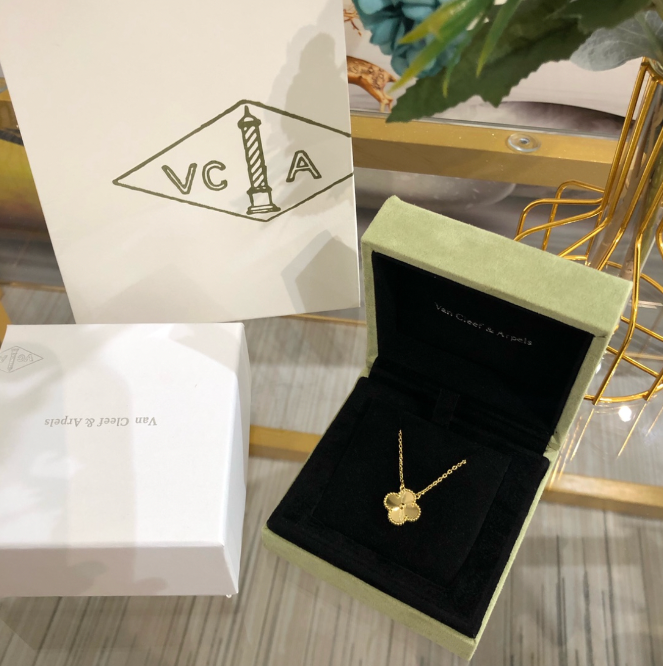 VAN CLEEF & ARPELS Vintage Alhambra Pendant 18K Solid Gold
