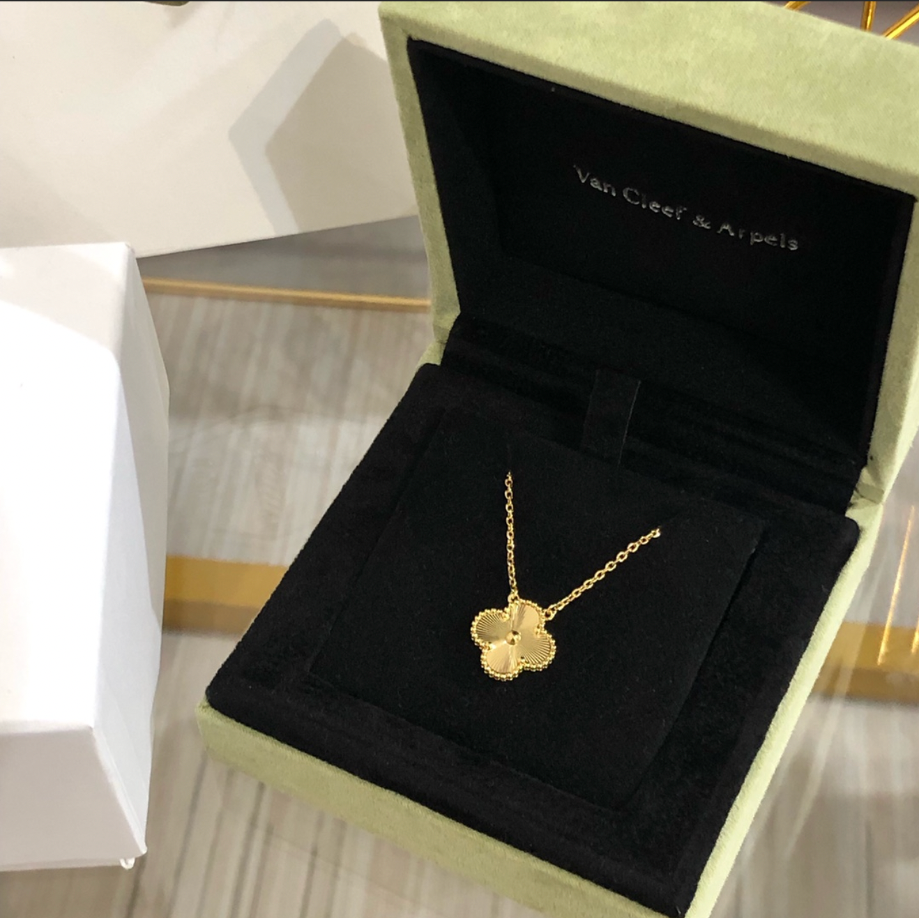 VAN CLEEF & ARPELS Vintage Alhambra Pendant 18K Solid Gold