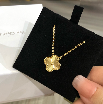 VAN CLEEF & ARPELS Vintage Alhambra Pendant 18K Solid Gold