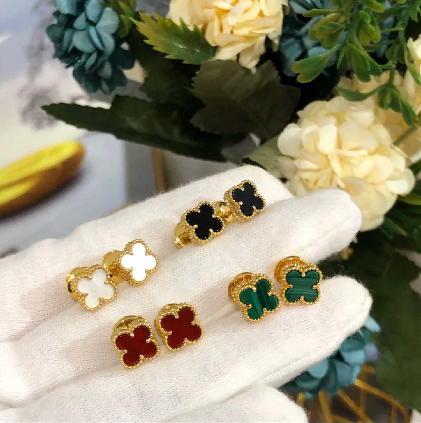 VAN CLEEF & ARPELS Sweet Alhambra Earstuds
