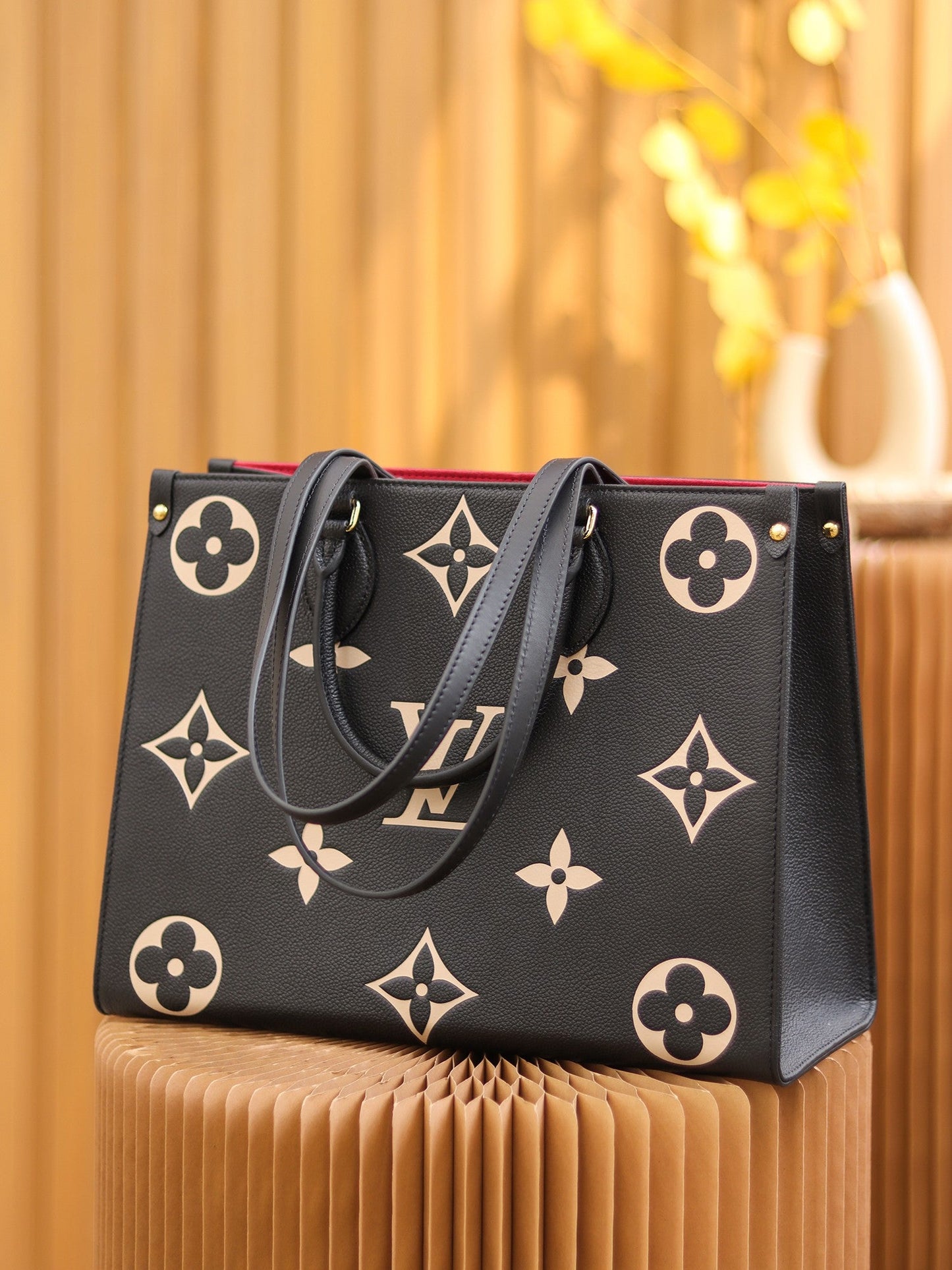 LV  OnTheGo MM Black/Beige