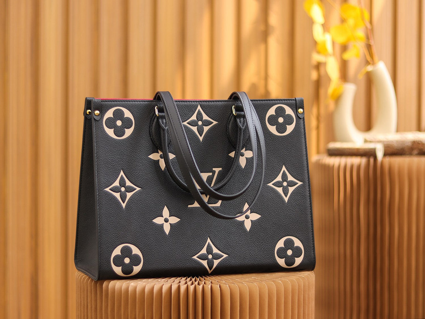 LV  OnTheGo MM Black/Beige