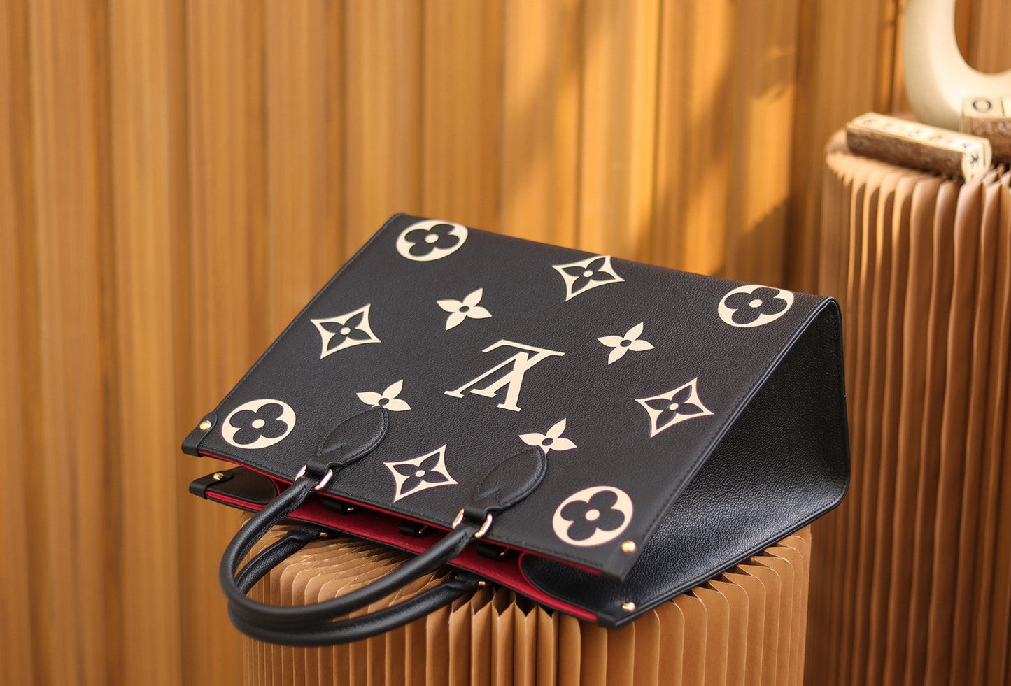LV  OnTheGo MM Black/Beige