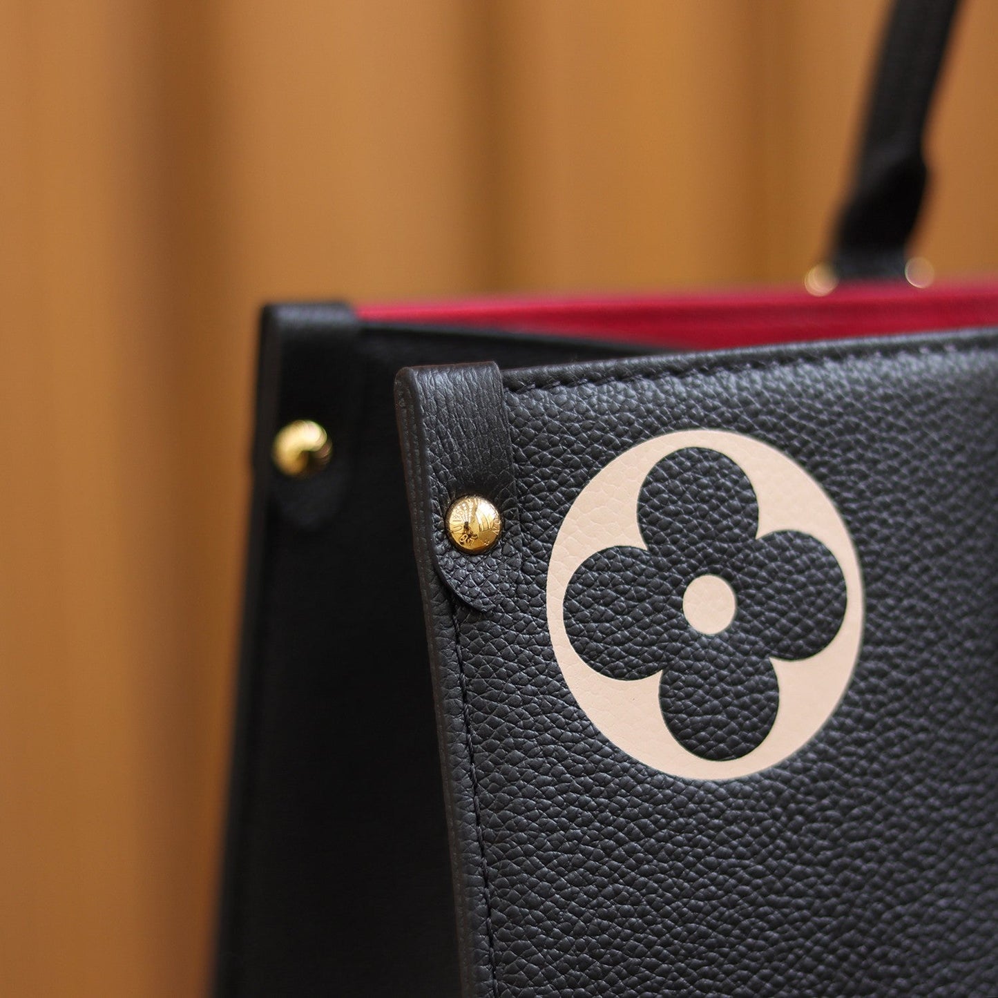 LV  OnTheGo MM Black/Beige