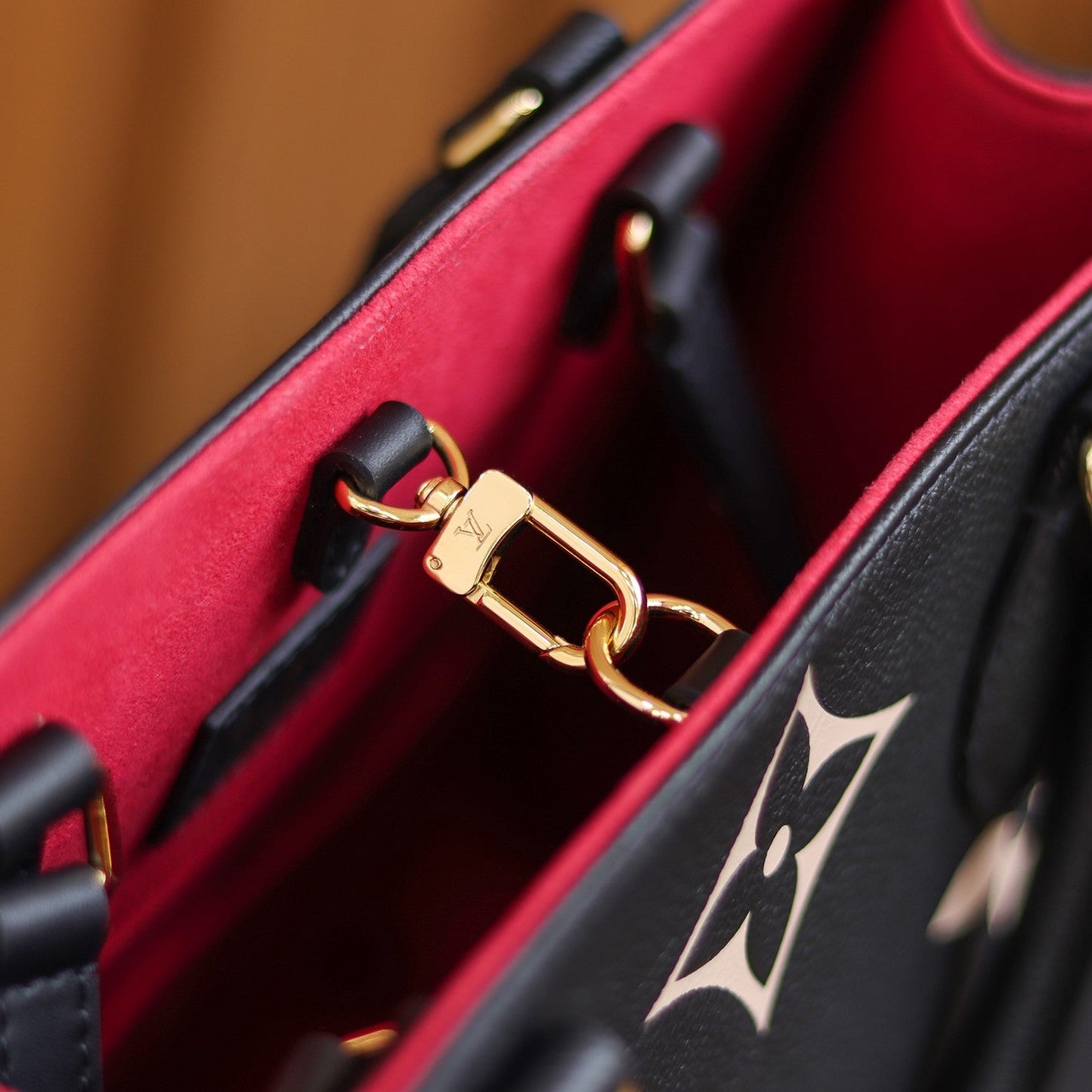 LV  OnTheGo MM Black/Beige
