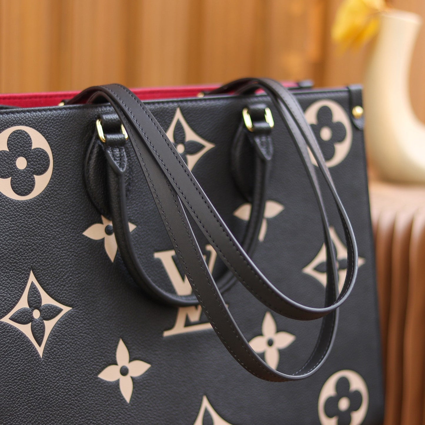 LV  OnTheGo MM Black/Beige