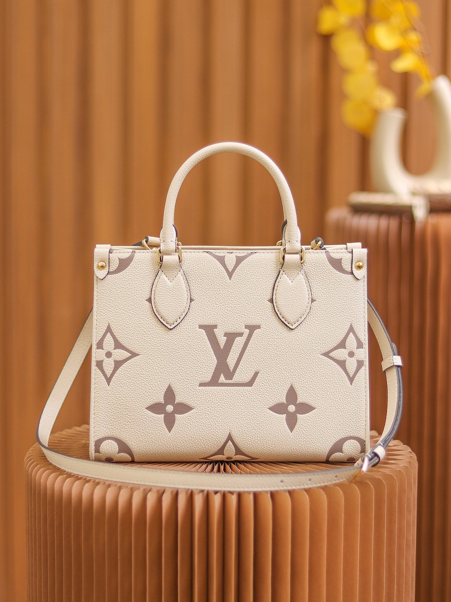 LV  OnTheGo PM Cream/Rose Pink