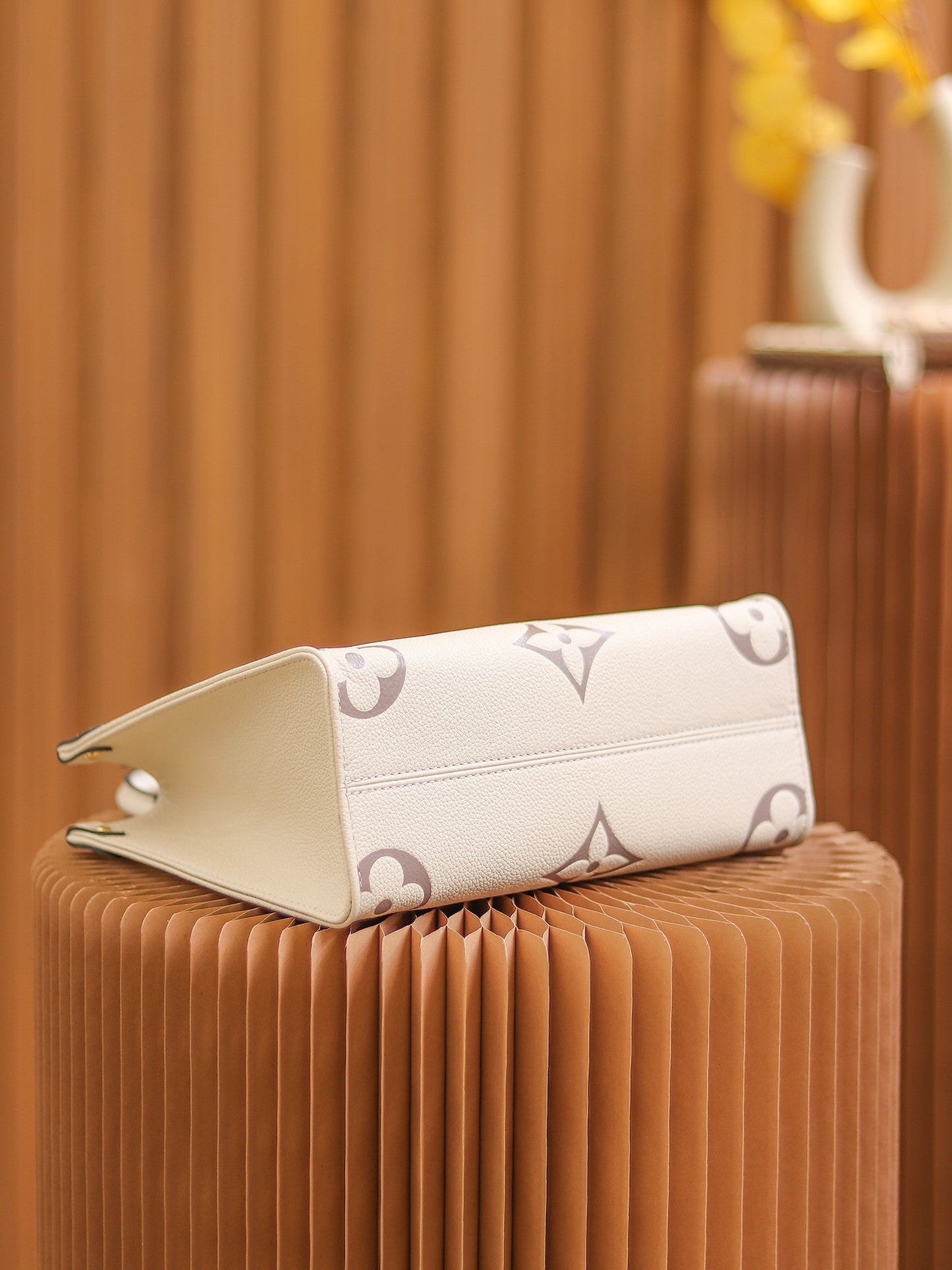 LV  OnTheGo PM Cream/Rose Pink