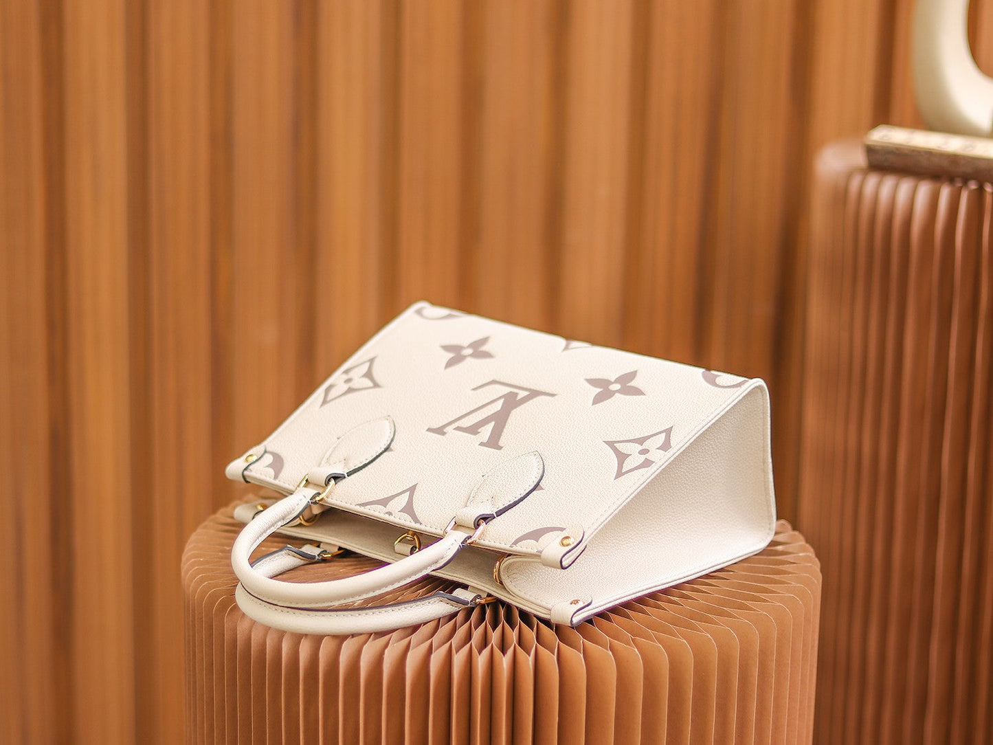 LV  OnTheGo PM Cream/Rose Pink