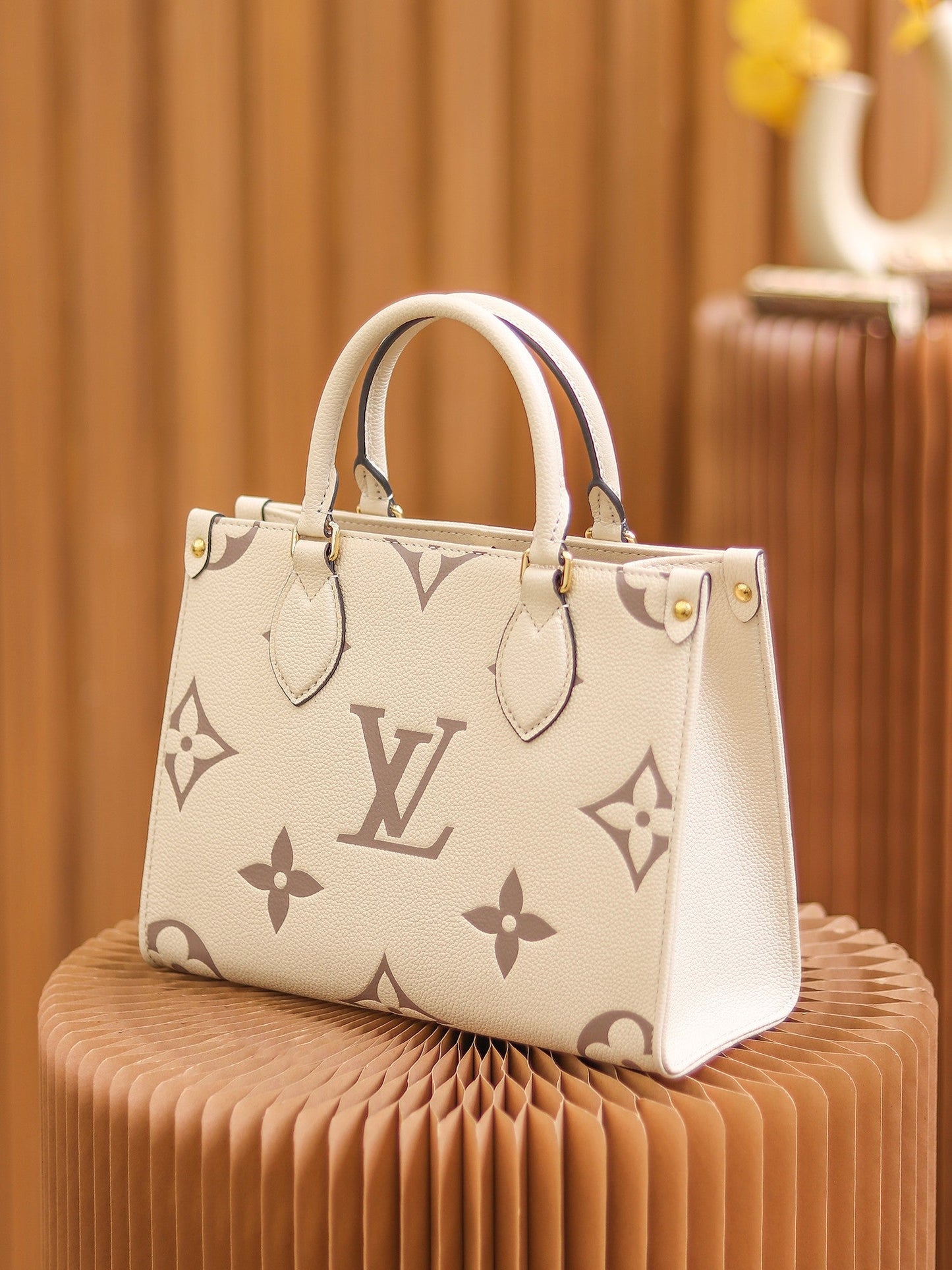 LV  OnTheGo PM Cream/Rose Pink