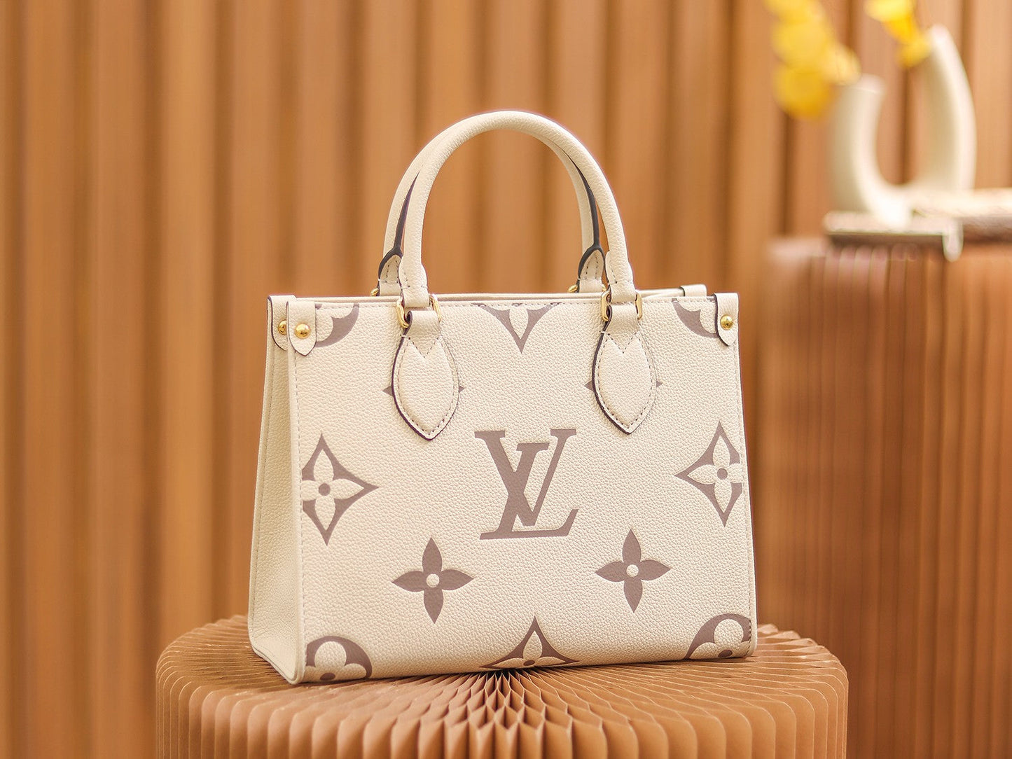 LV  OnTheGo PM Cream/Rose Pink