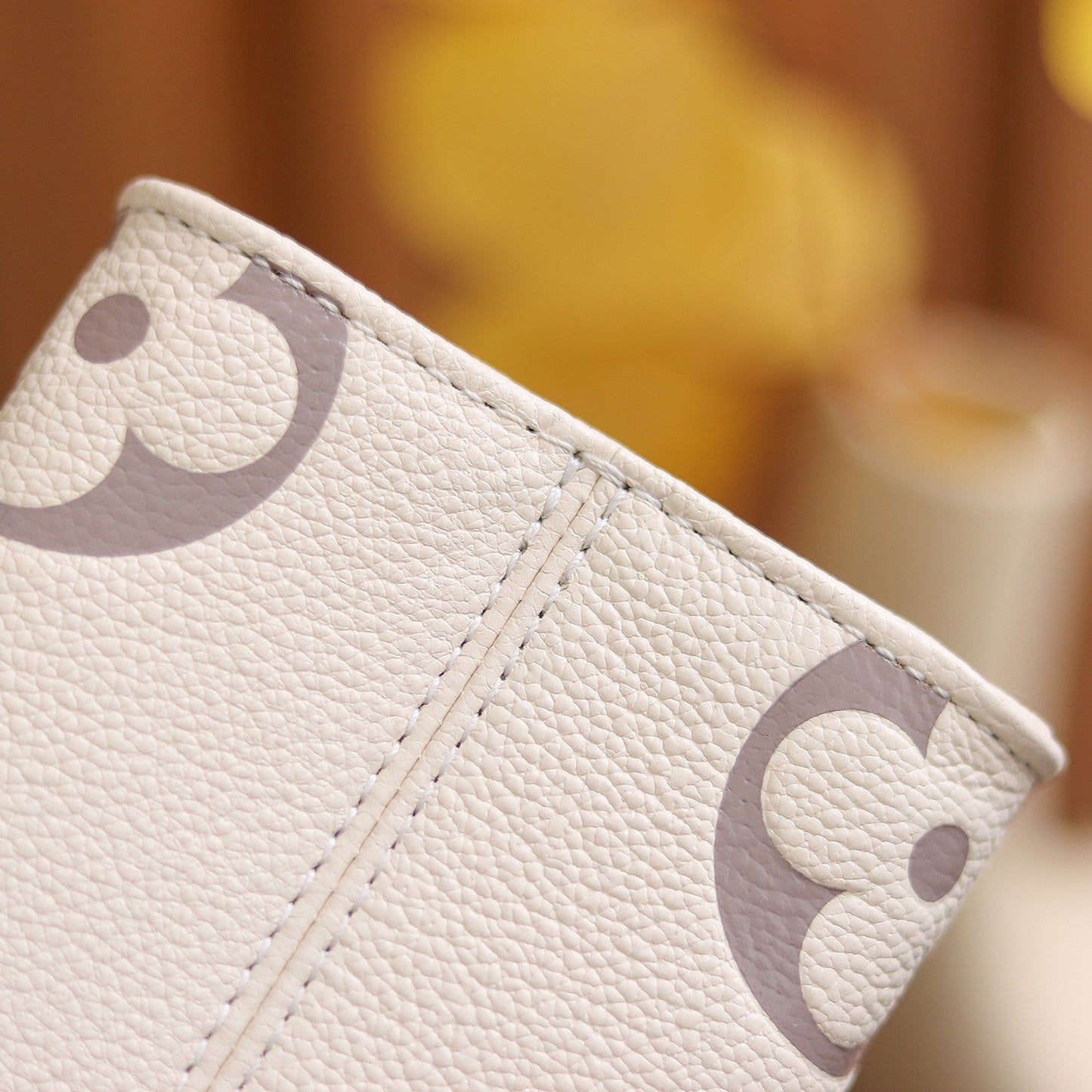 LV  OnTheGo PM Cream/Rose Pink