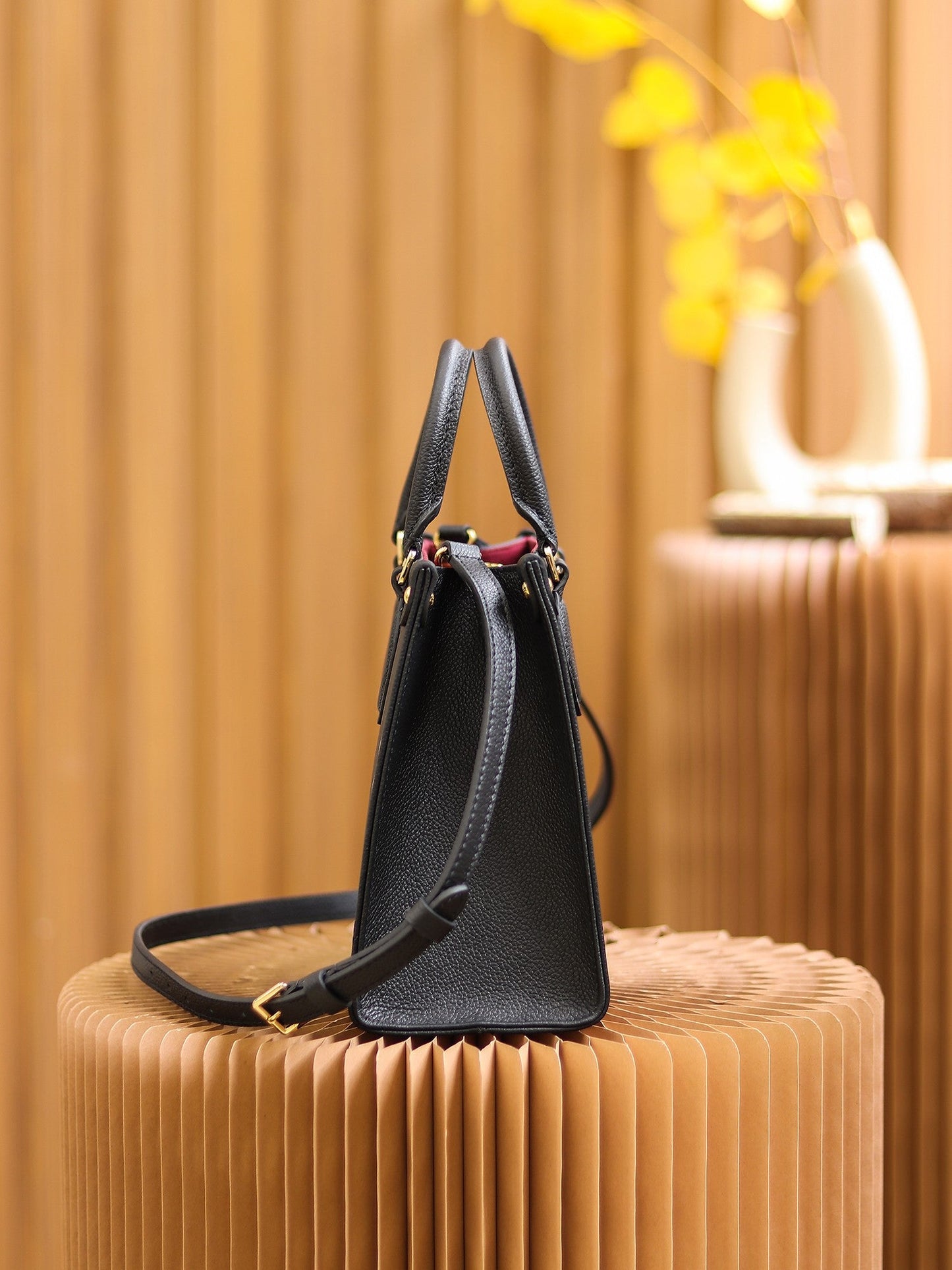 LV OnTheGo PM Black/Beige