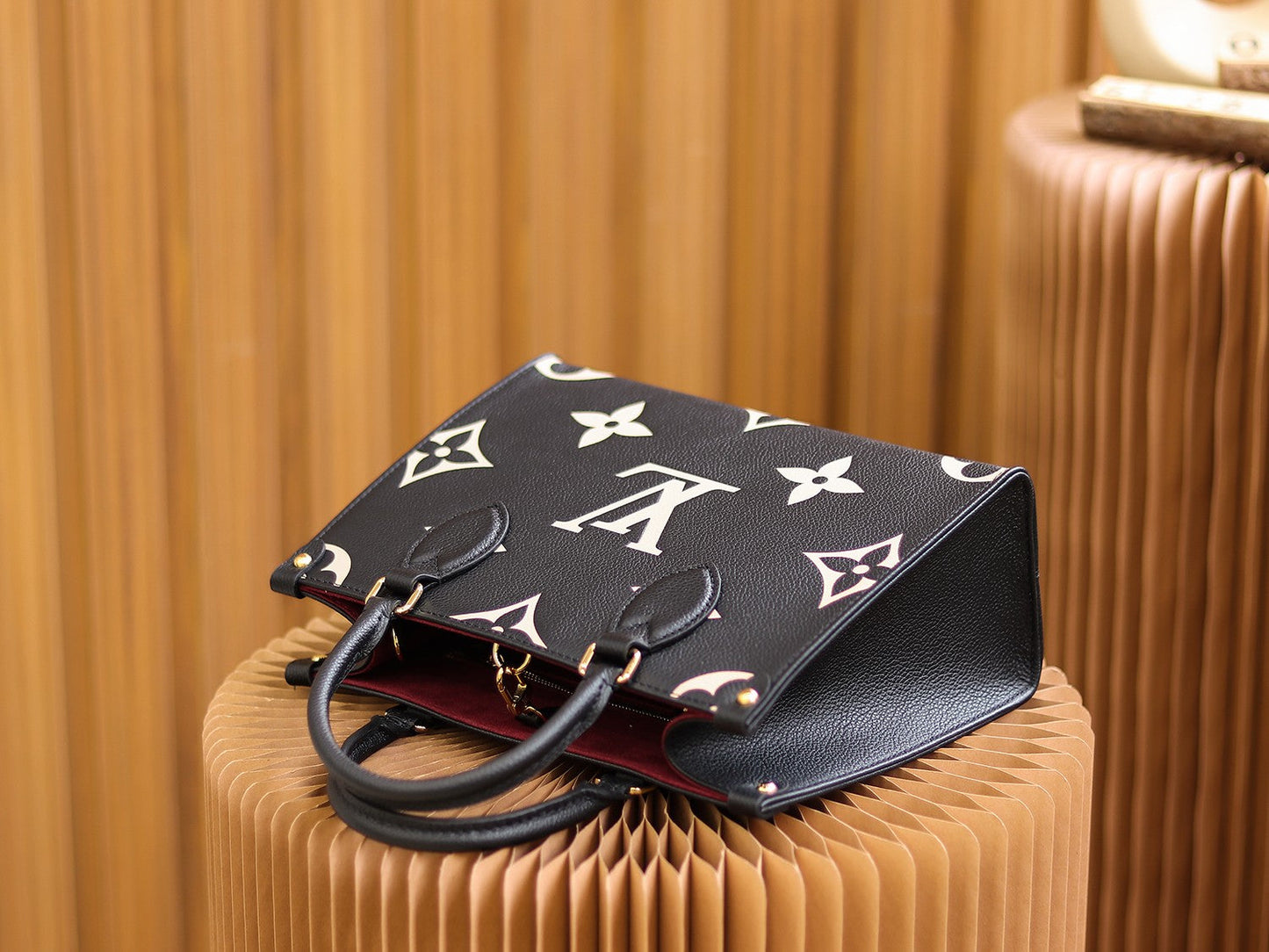 LV OnTheGo PM Black/Beige