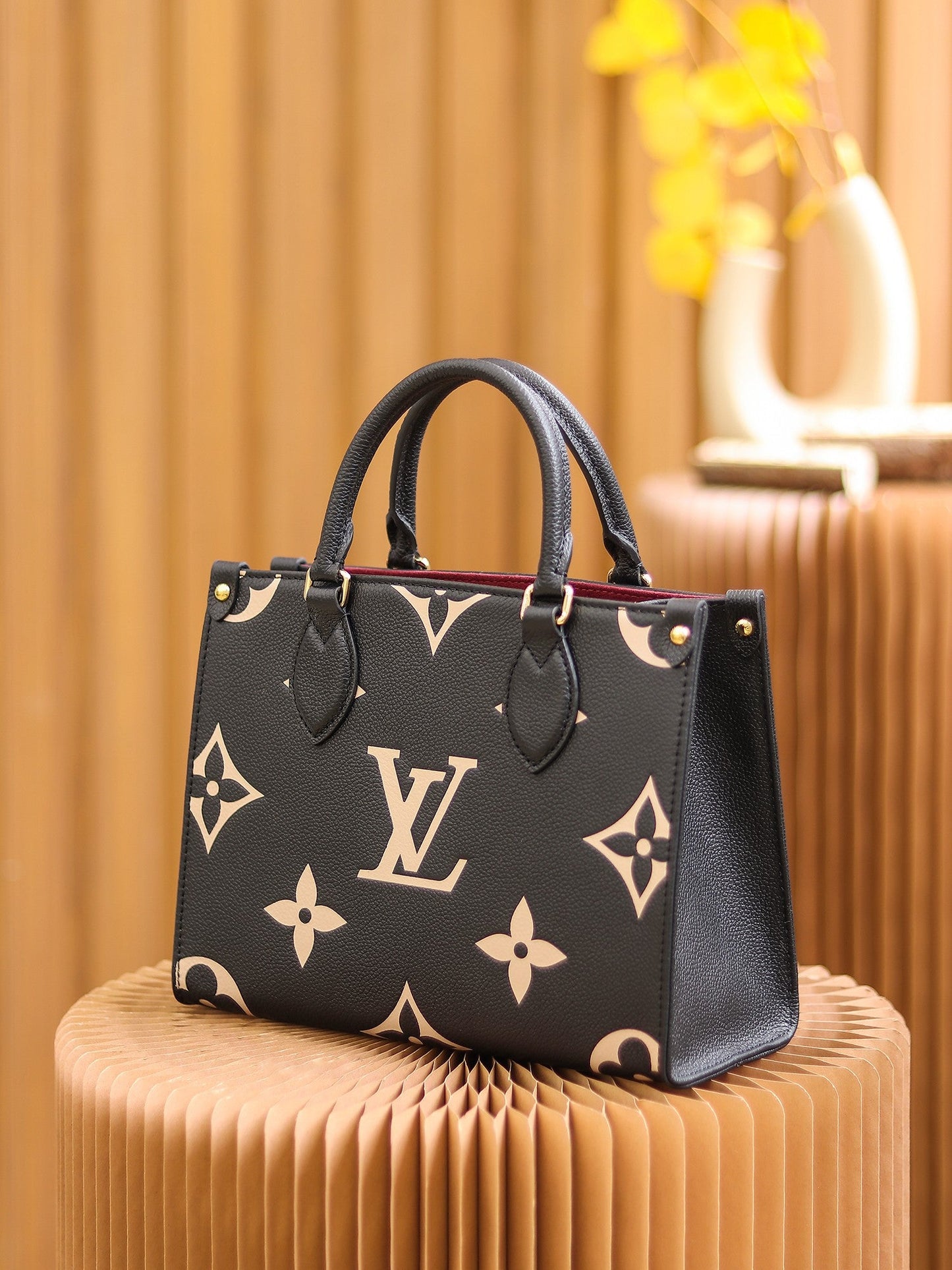 LV OnTheGo PM Black/Beige