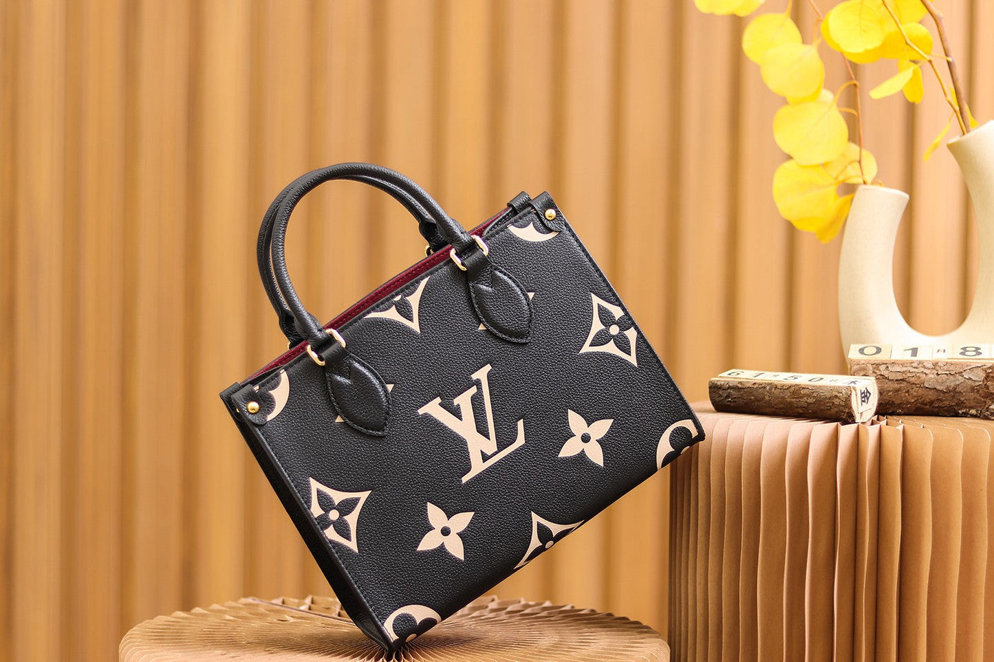 LV OnTheGo PM Black/Beige