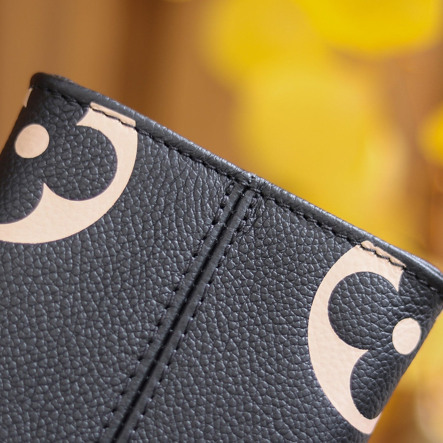 LV OnTheGo PM Black/Beige