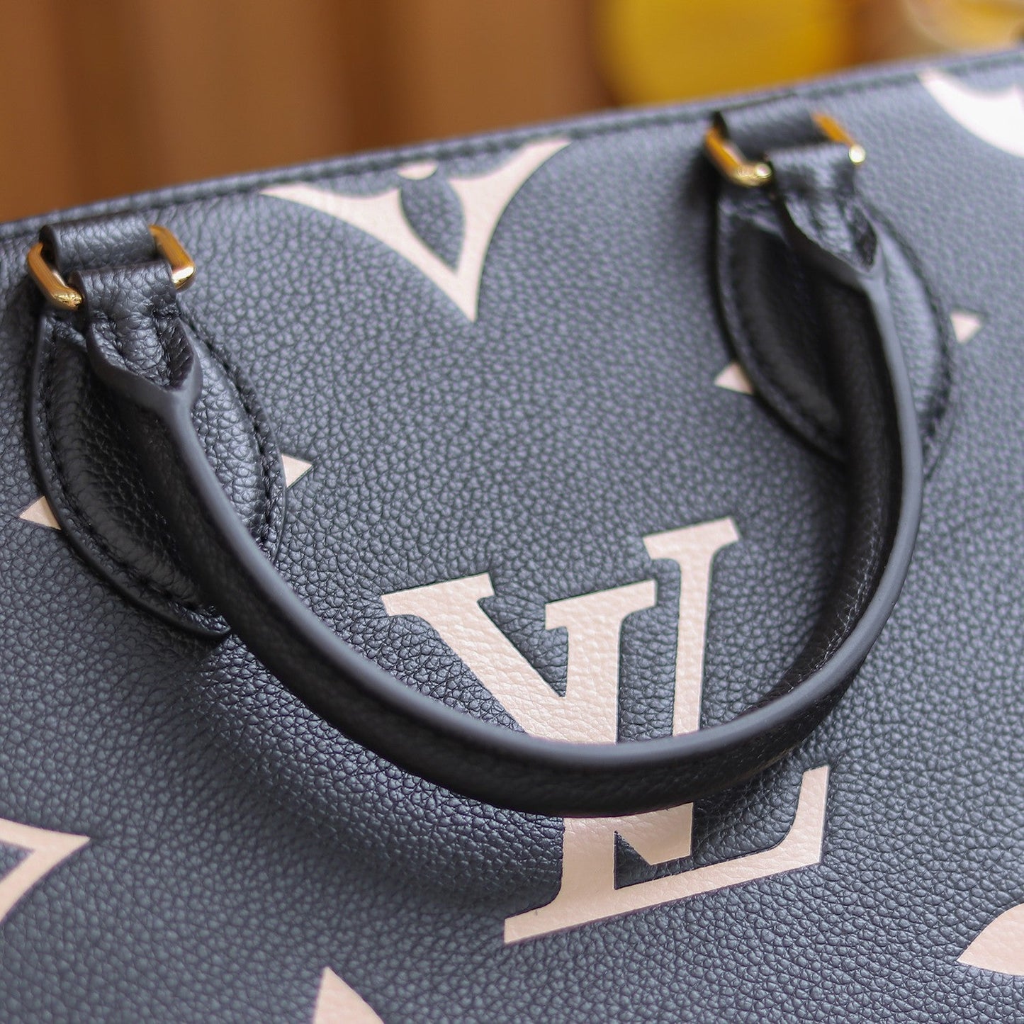 LV OnTheGo PM Black/Beige