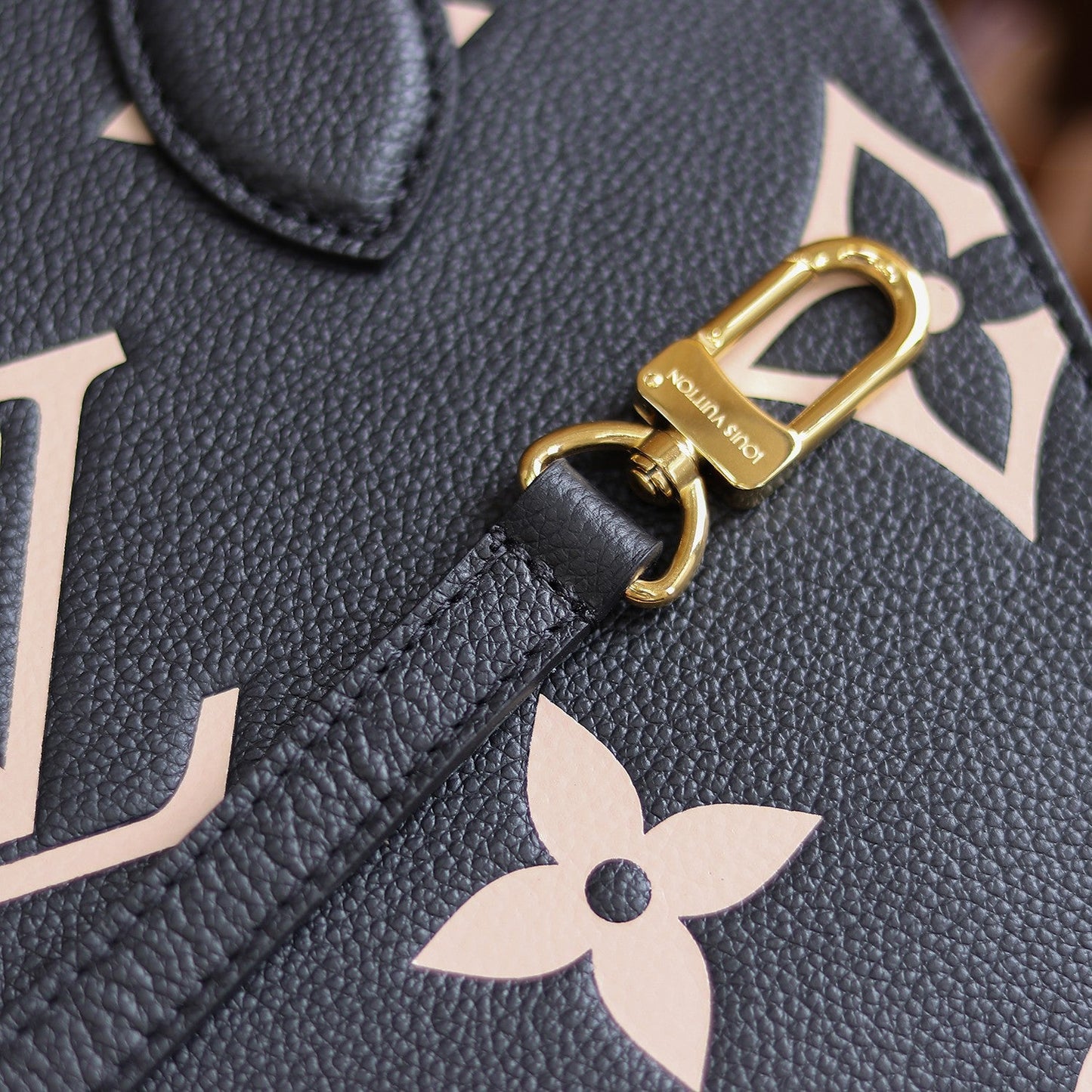 LV OnTheGo PM Black/Beige