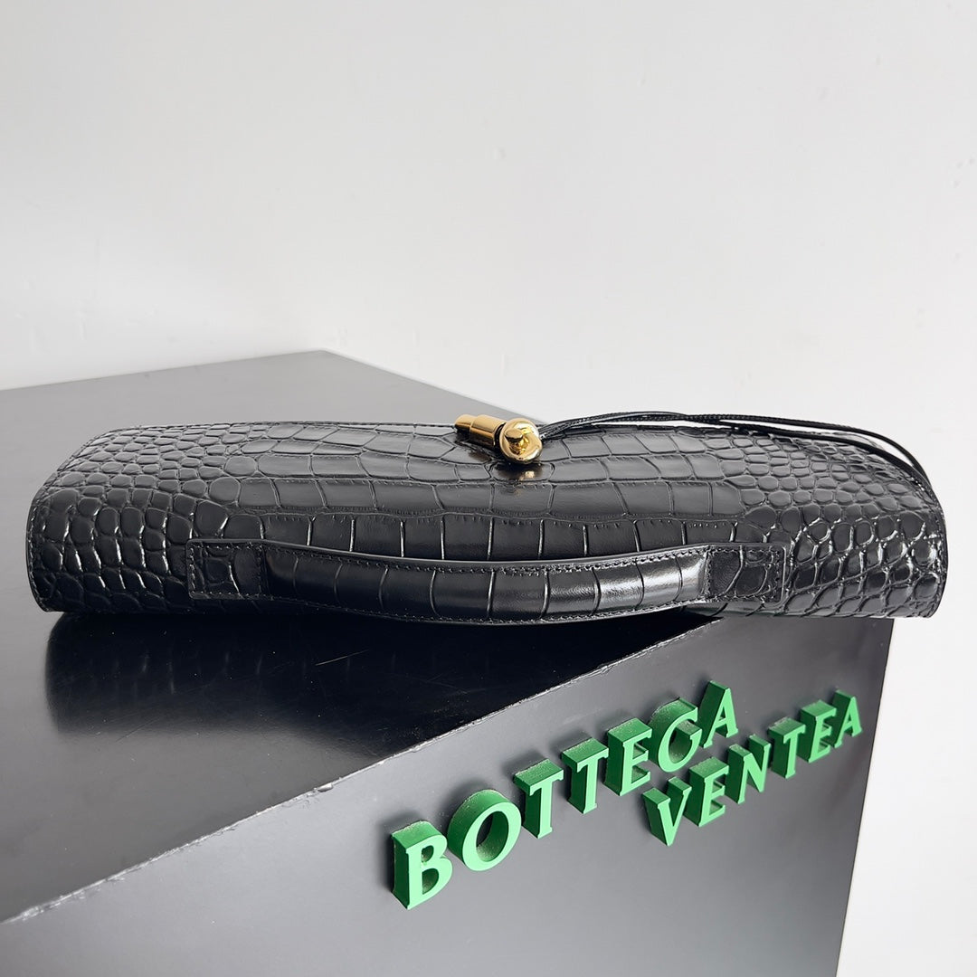 BV Andiamo Clutch Ostrich