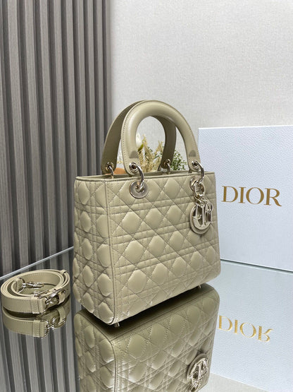 Lady D Small