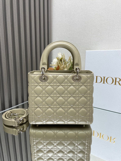 Lady D Small