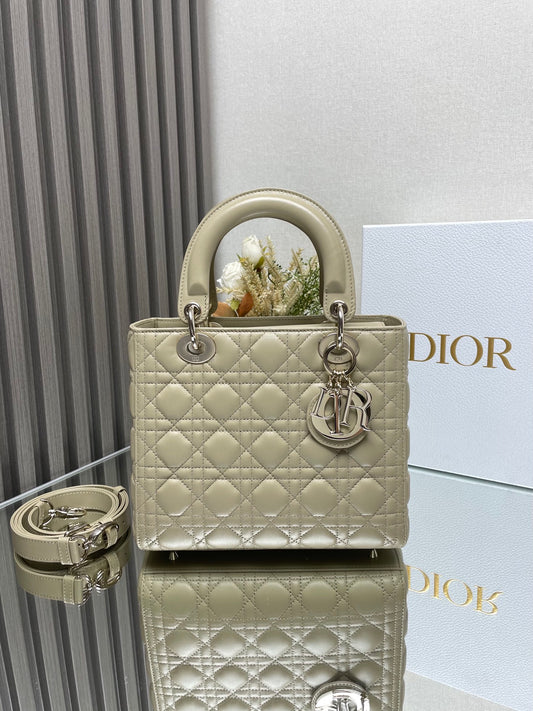 Lady D Small