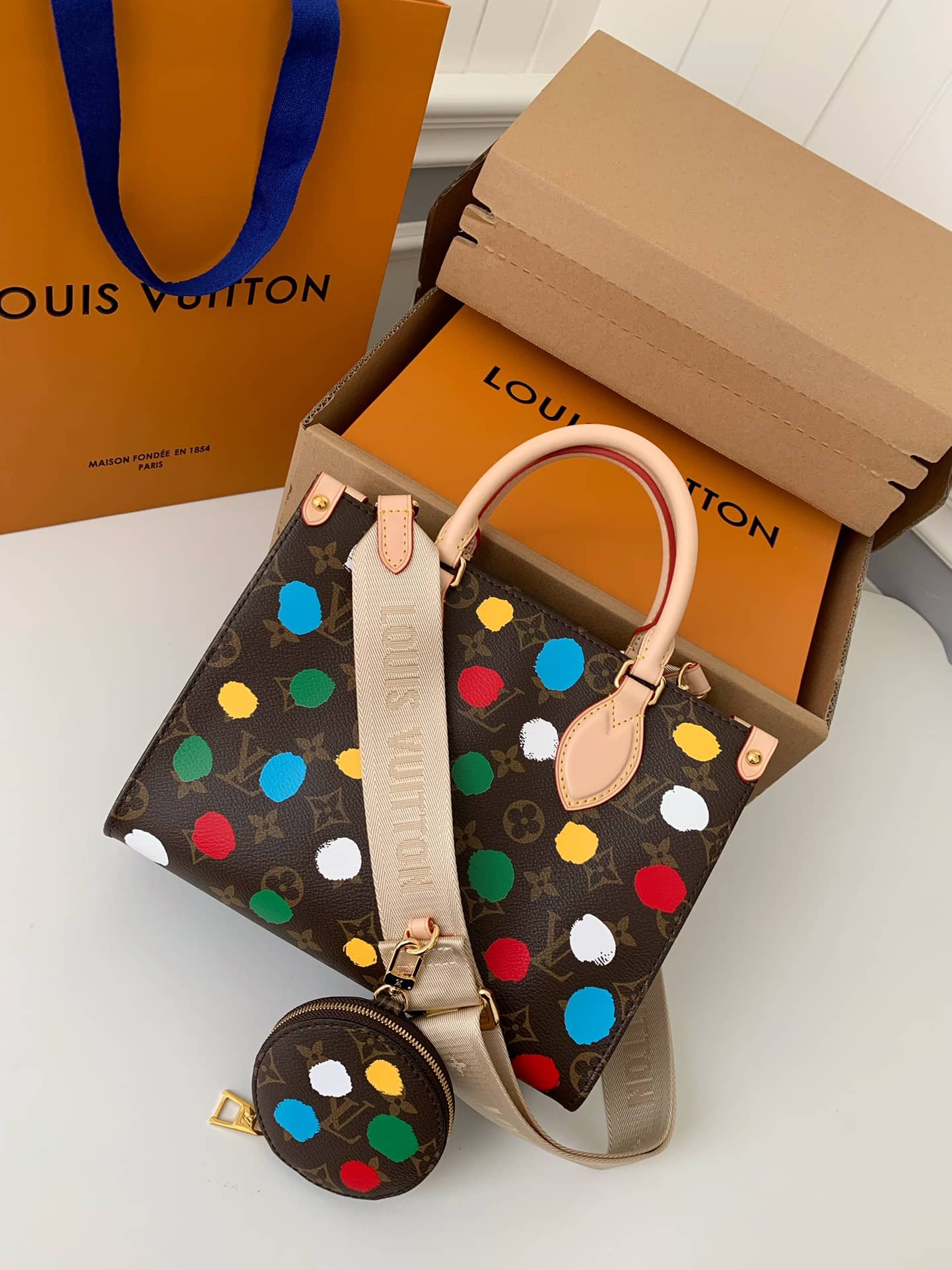 LV  x YAYOI KUSAMA OnTheGo PM Painted Dots