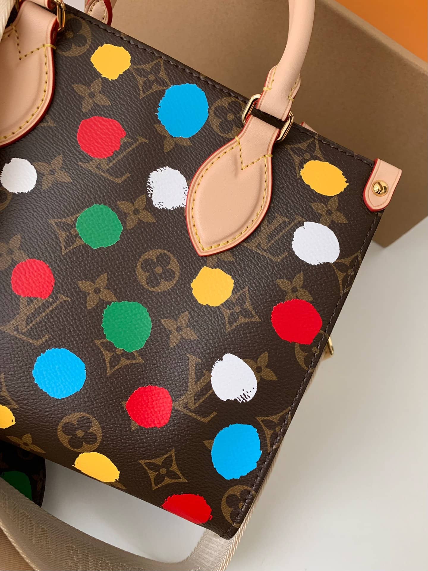 LV  x YAYOI KUSAMA OnTheGo PM Painted Dots