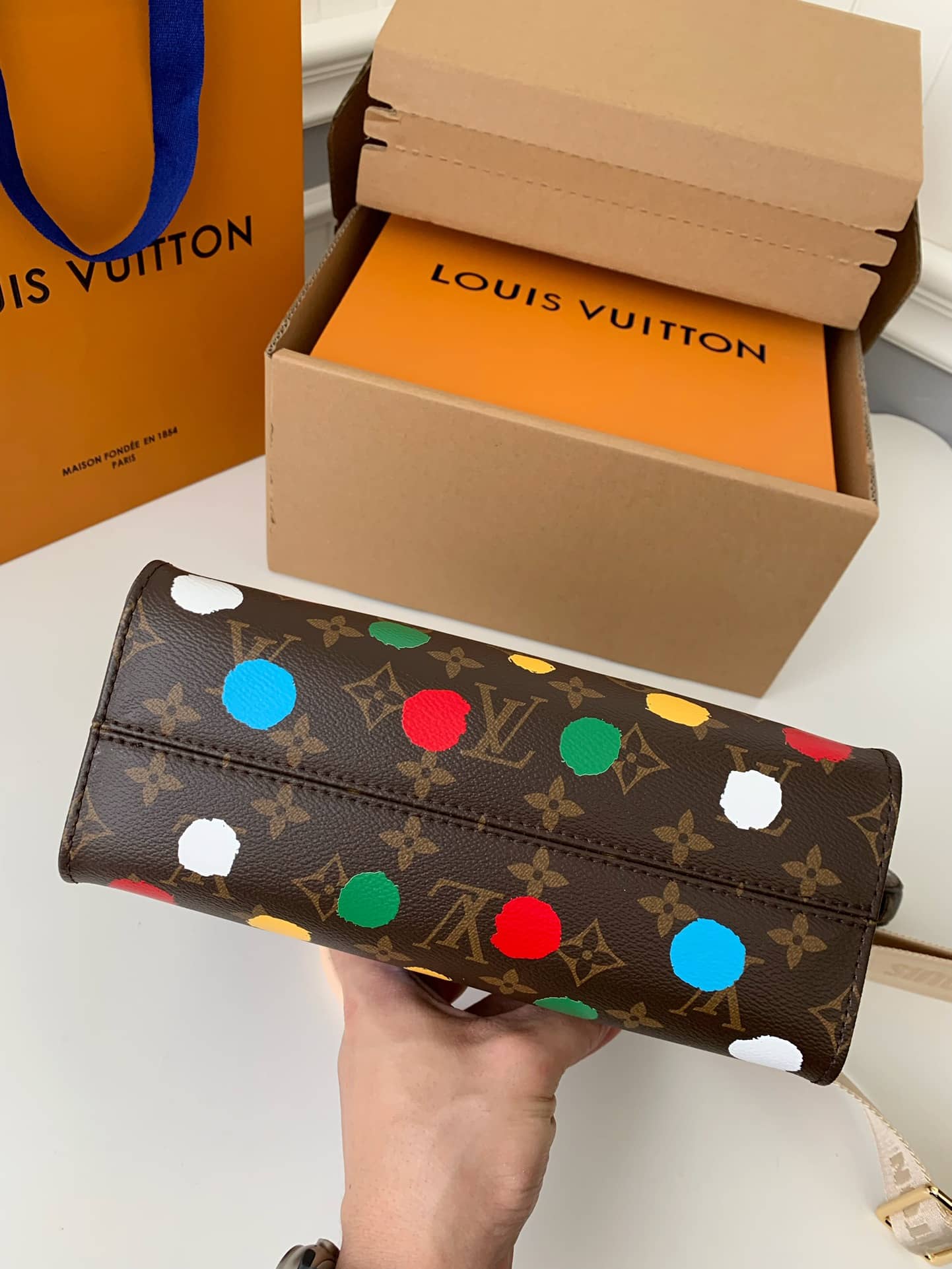 LV  x YAYOI KUSAMA OnTheGo PM Painted Dots