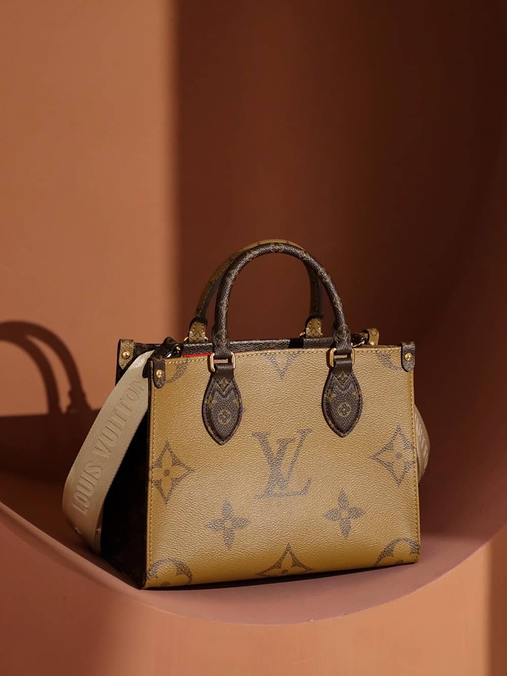 LV OnTheGo PM Brown