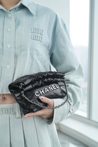CC 22 Mini Handbag Black