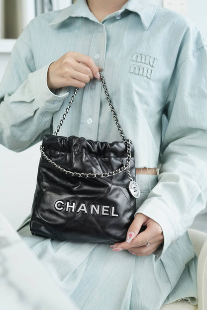 CC 22 Mini Handbag Black