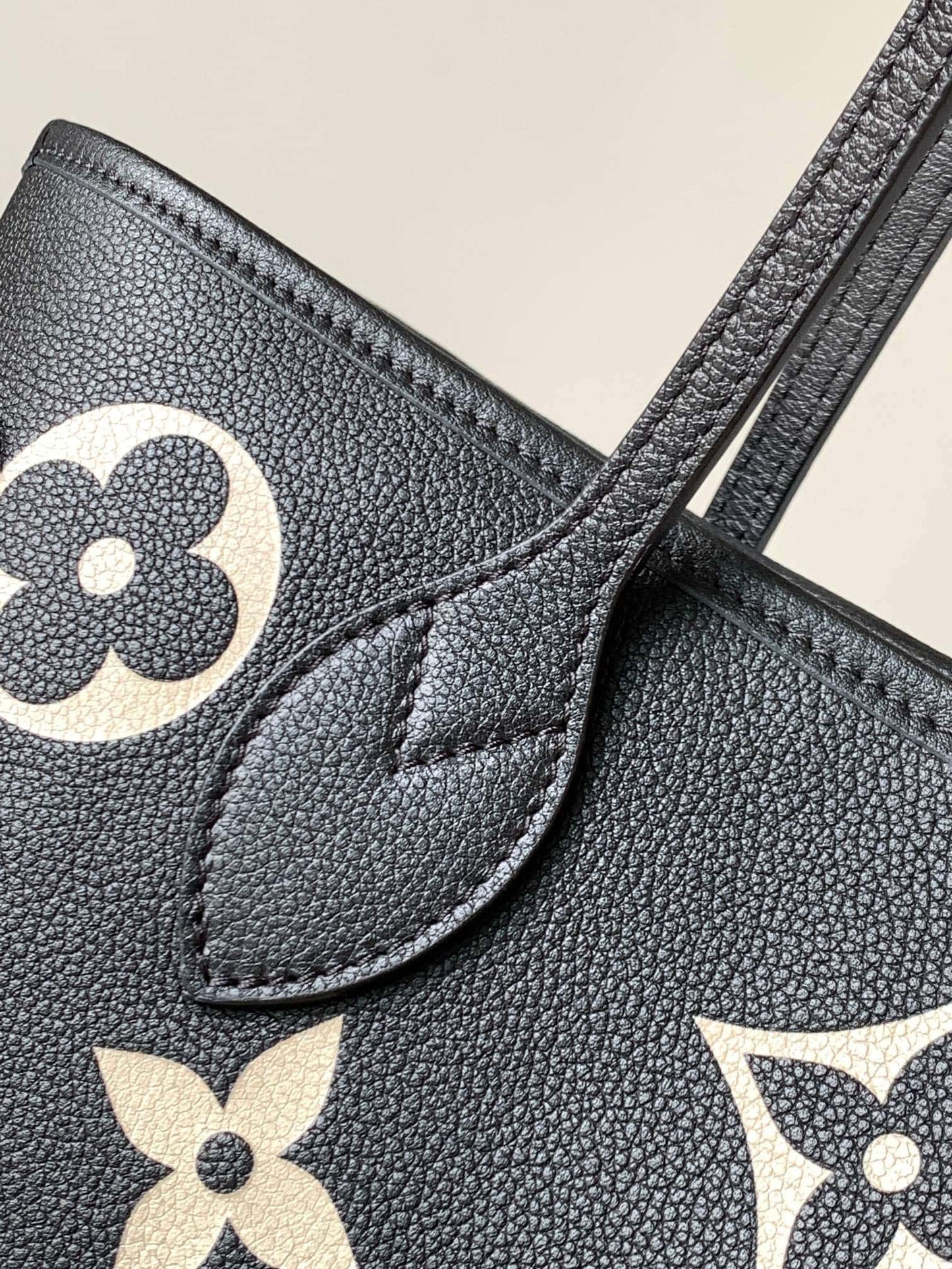 LV Neverfull MM Black/Beige