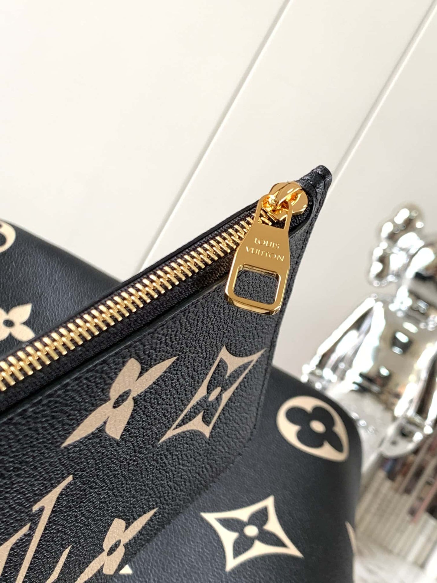 LV Neverfull MM Black/Beige