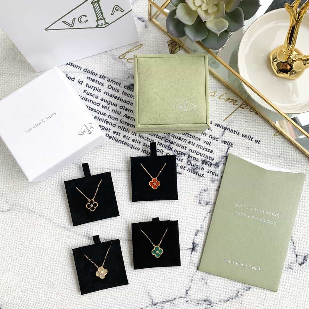 VAN CLEEFS & ARPELS Necklace with Diamond