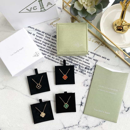 VAN CLEEFS & ARPELS Necklace with Diamond