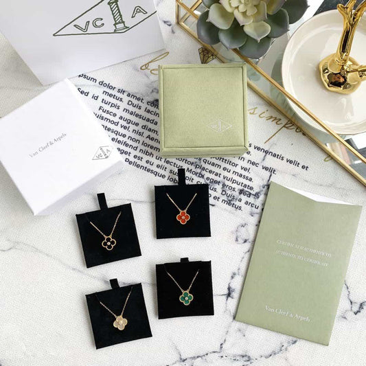 VAN CLEEFS & ARPELS Necklace with Diamond