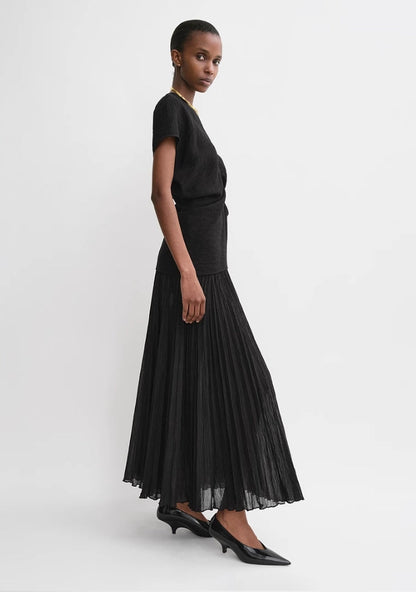 TOTEME Sculpted Drape Top – Crinkled Fabric, Curved Panel Design & Seamless Back Zip